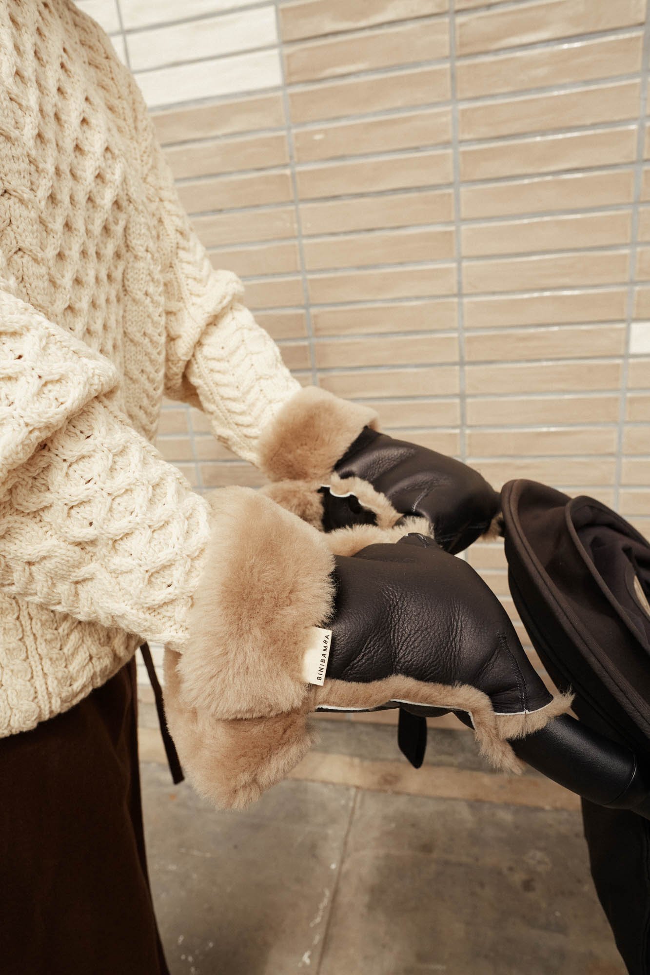 gallery image BINIBAMBA COATED SHEEPSKIN BUGGY MITTENS – NOIR + TOAST