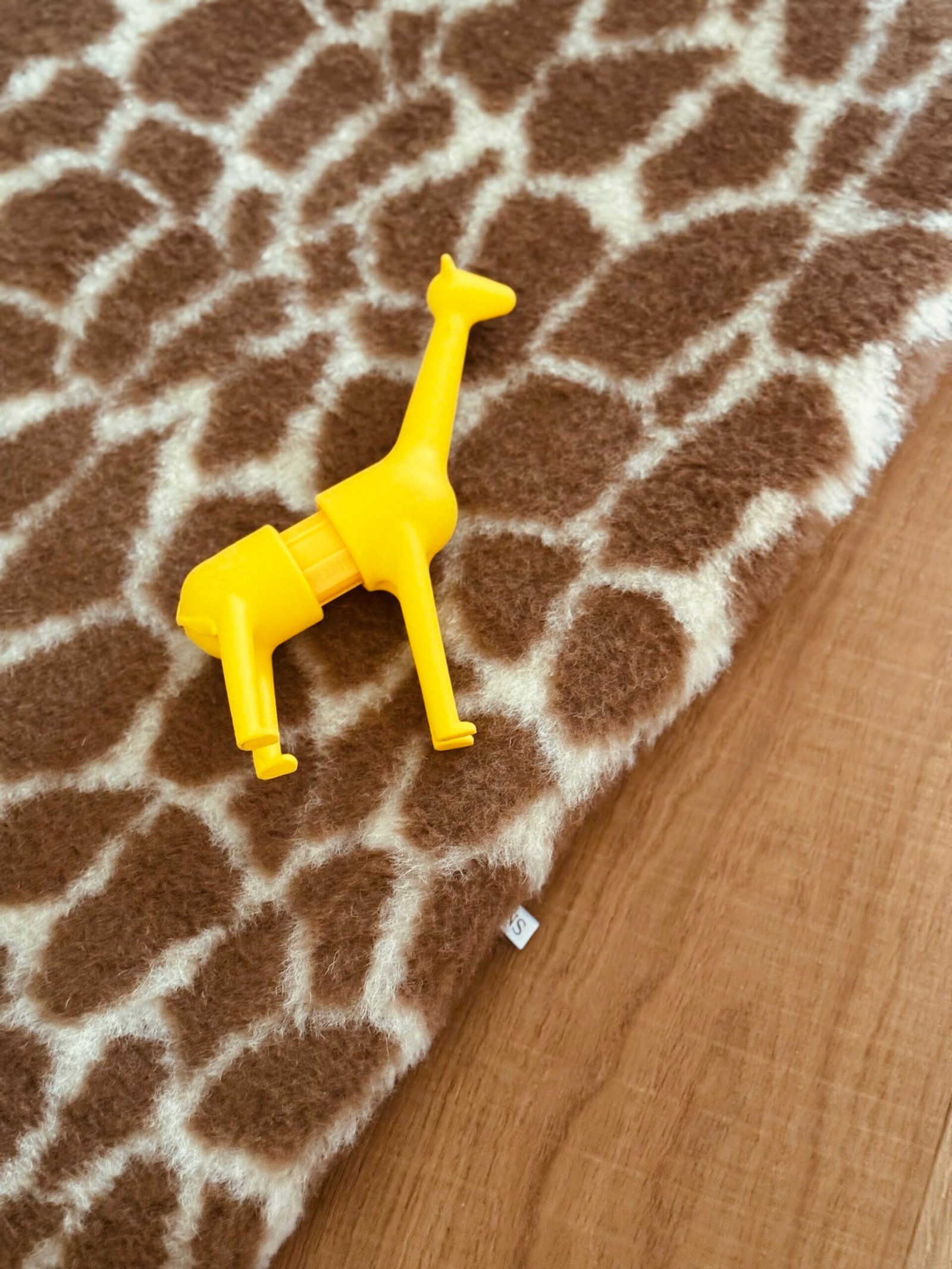 gallery image Wollen speelkleed girafprint