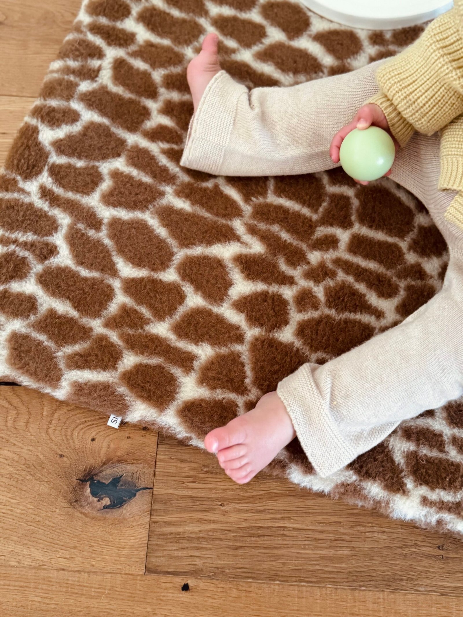 gallery image Wollen speelkleed girafprint