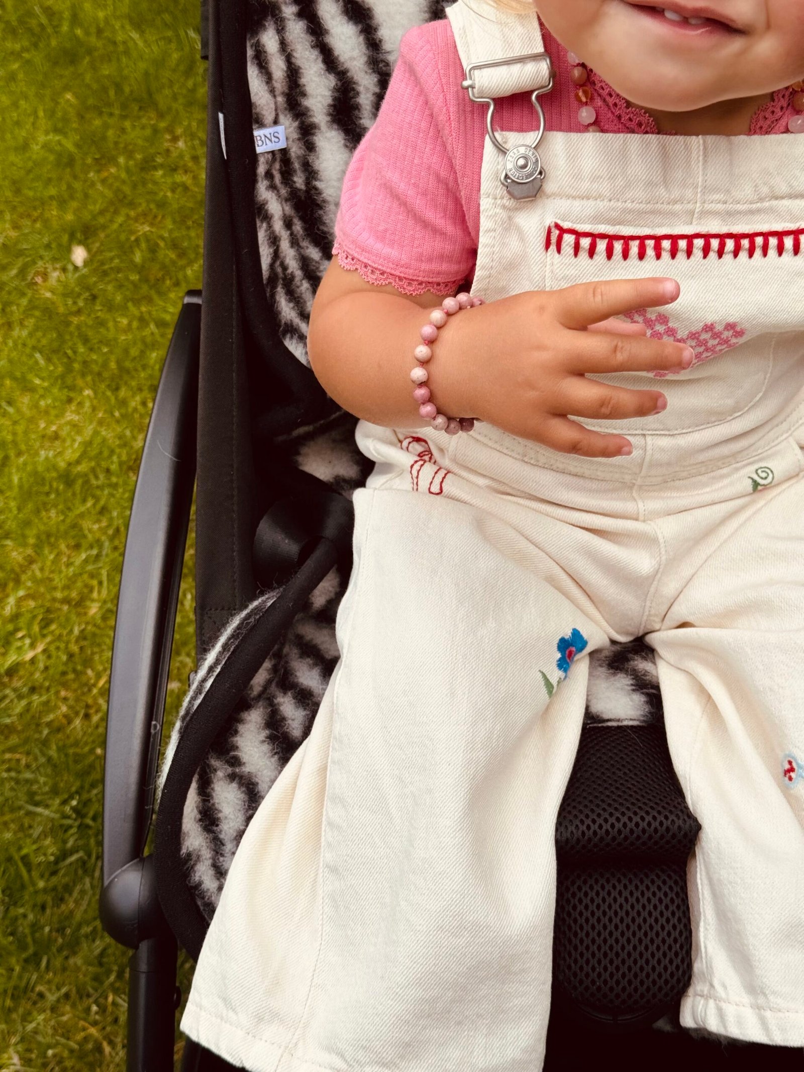 gallery image Wollen inlegger voor de buggy, autostoel en fiets! Zebraprint