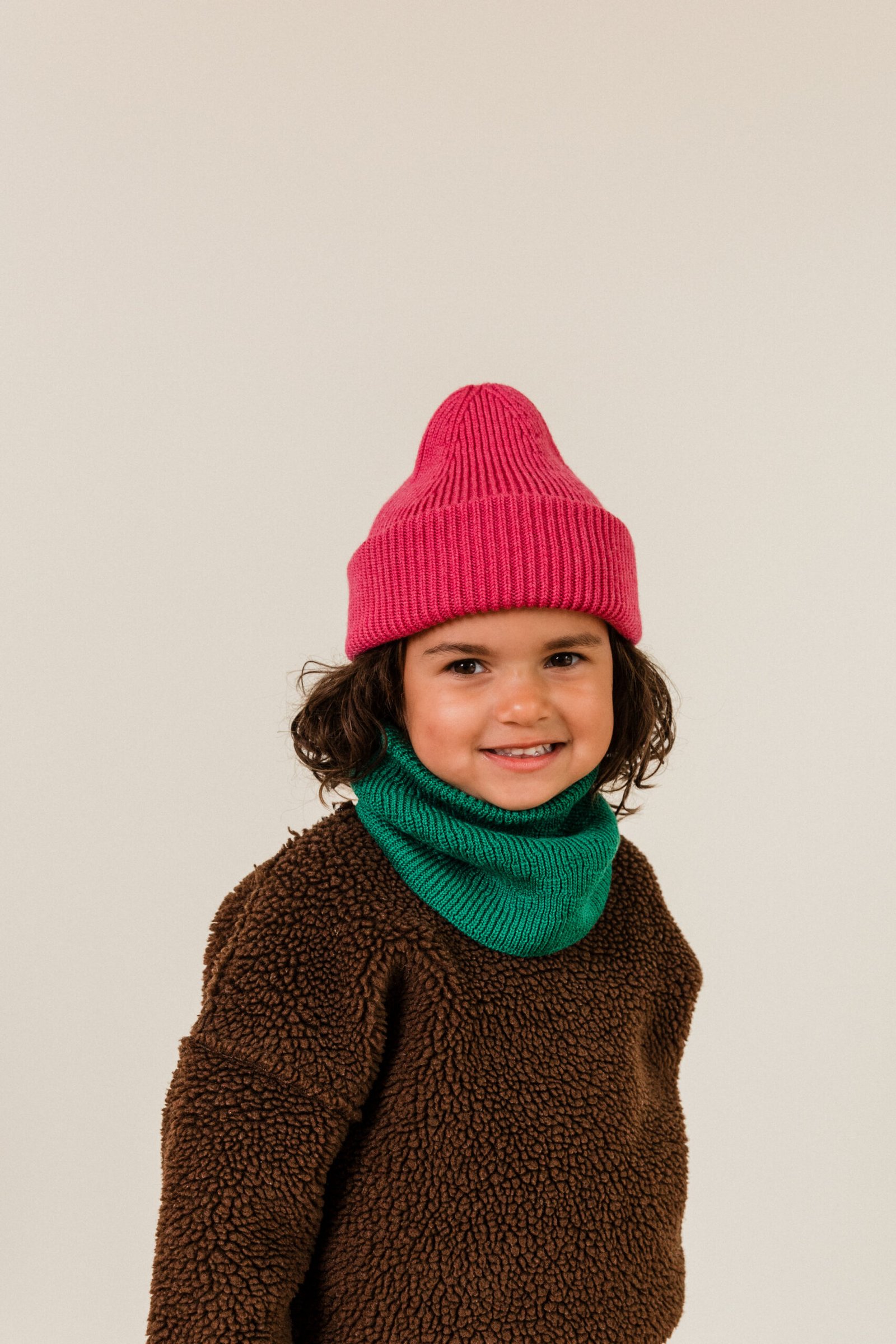 gallery image Hvid Beanie Fonzie Fuchsia