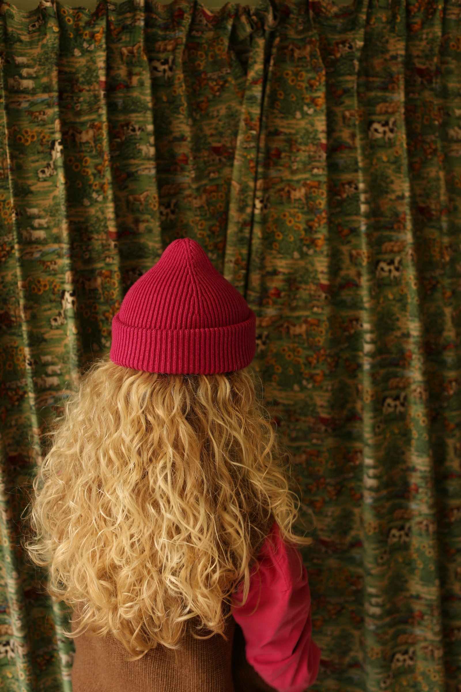 gallery image Hvid Beanie Fonzie Fuchsia