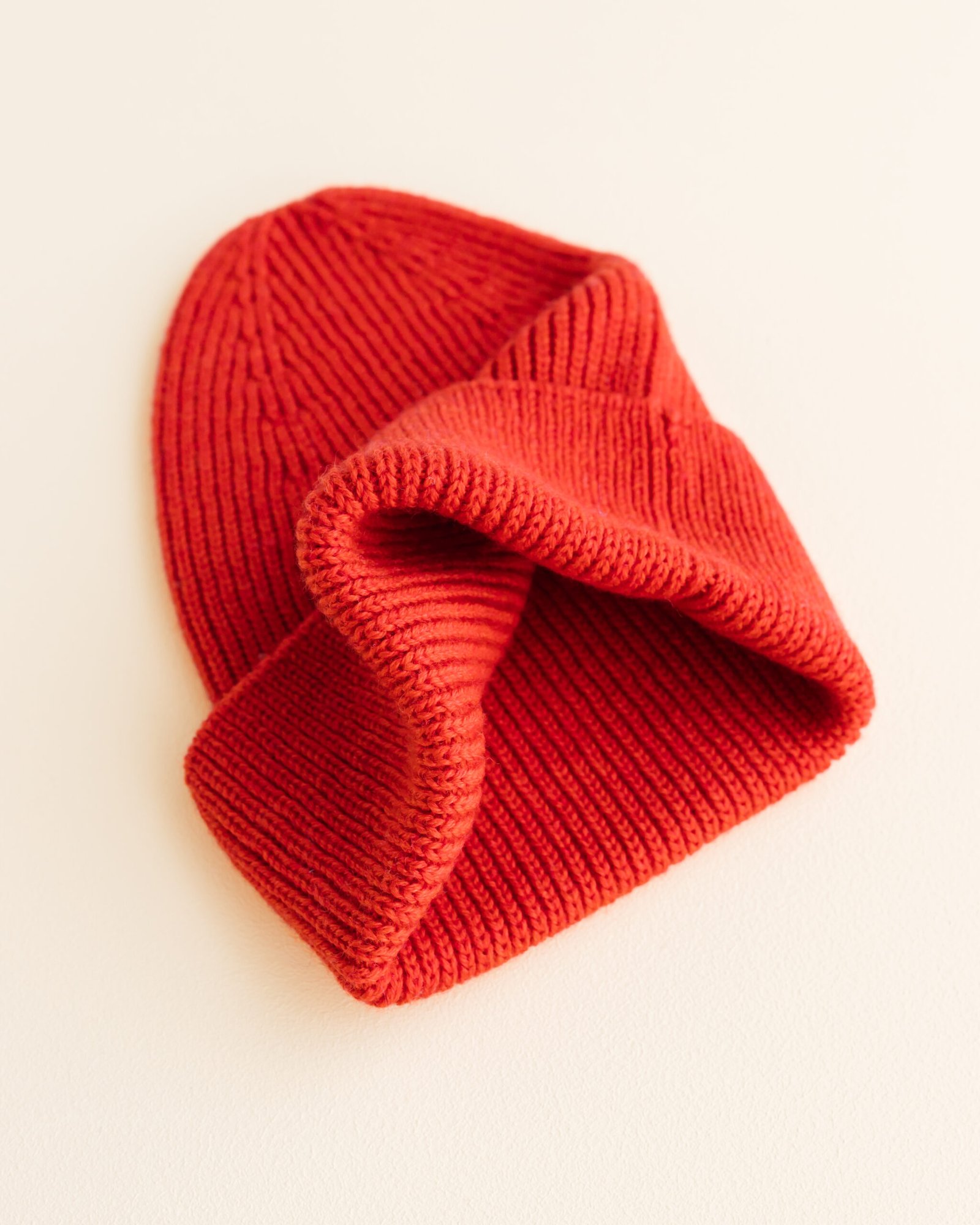 gallery image Hvid Beanie Fonzie Red