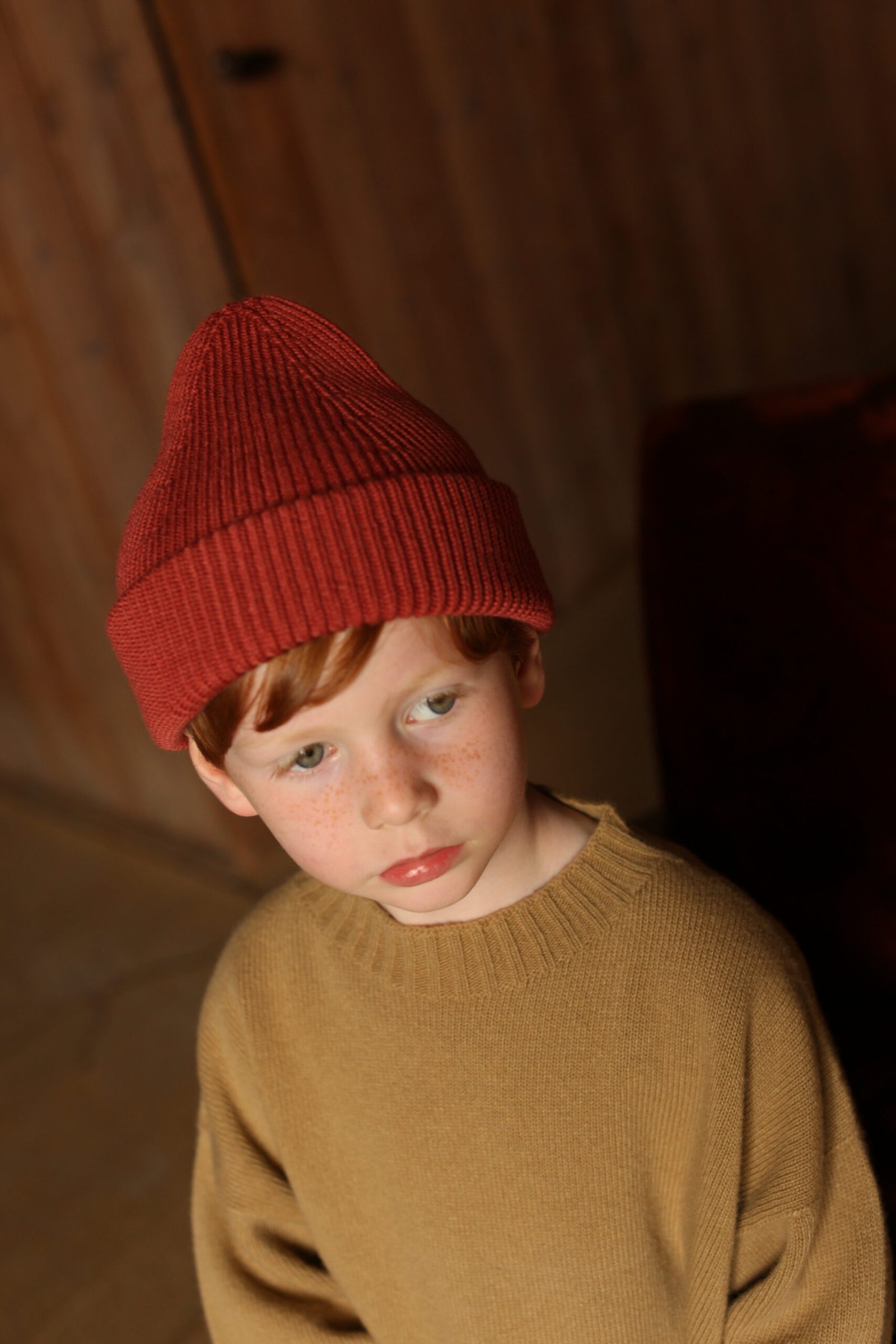 gallery image Hvid Beanie Fonzie Wild Berry