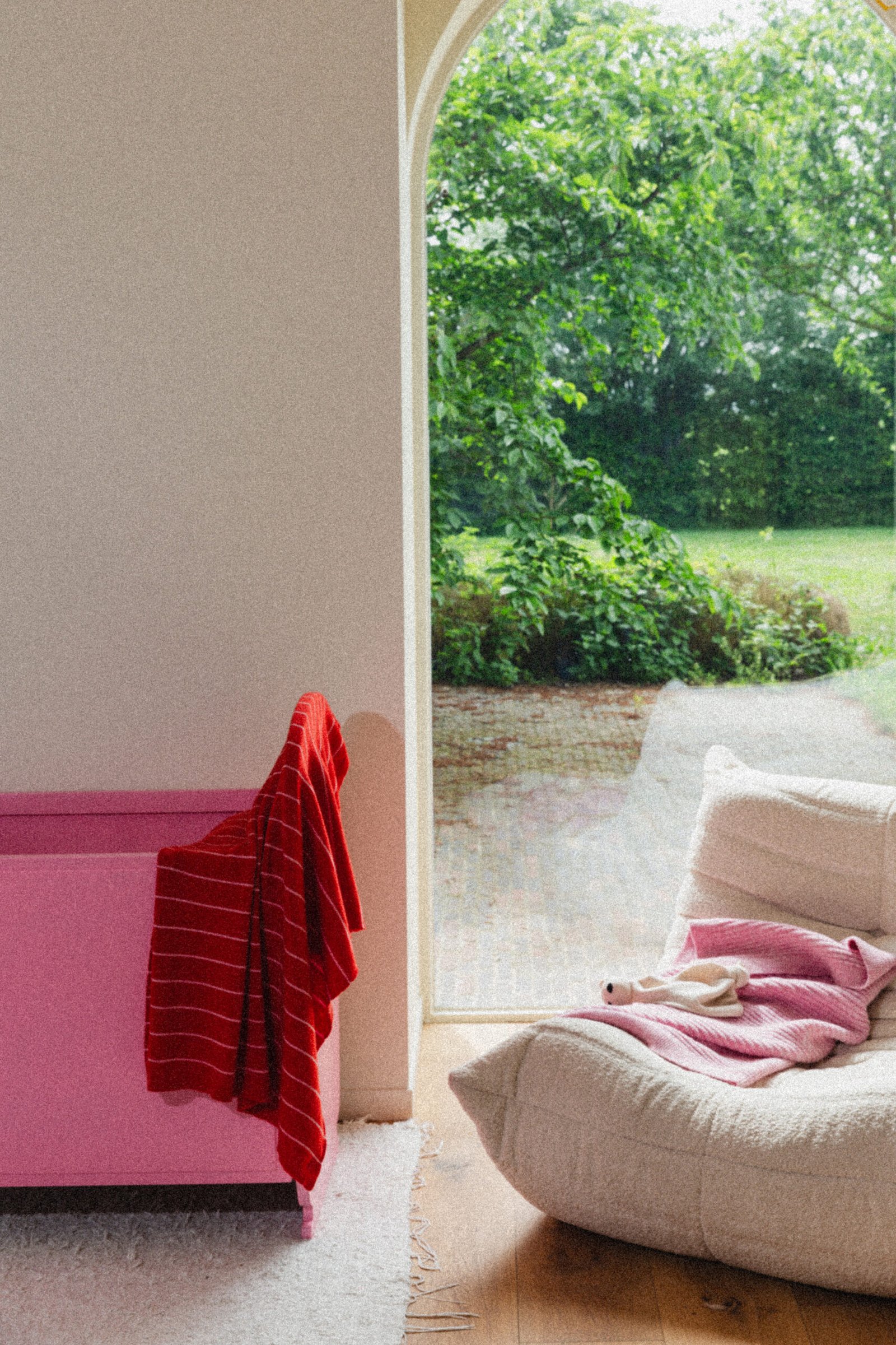 gallery image Hvid Blanket Harry Red/Cotton Candy