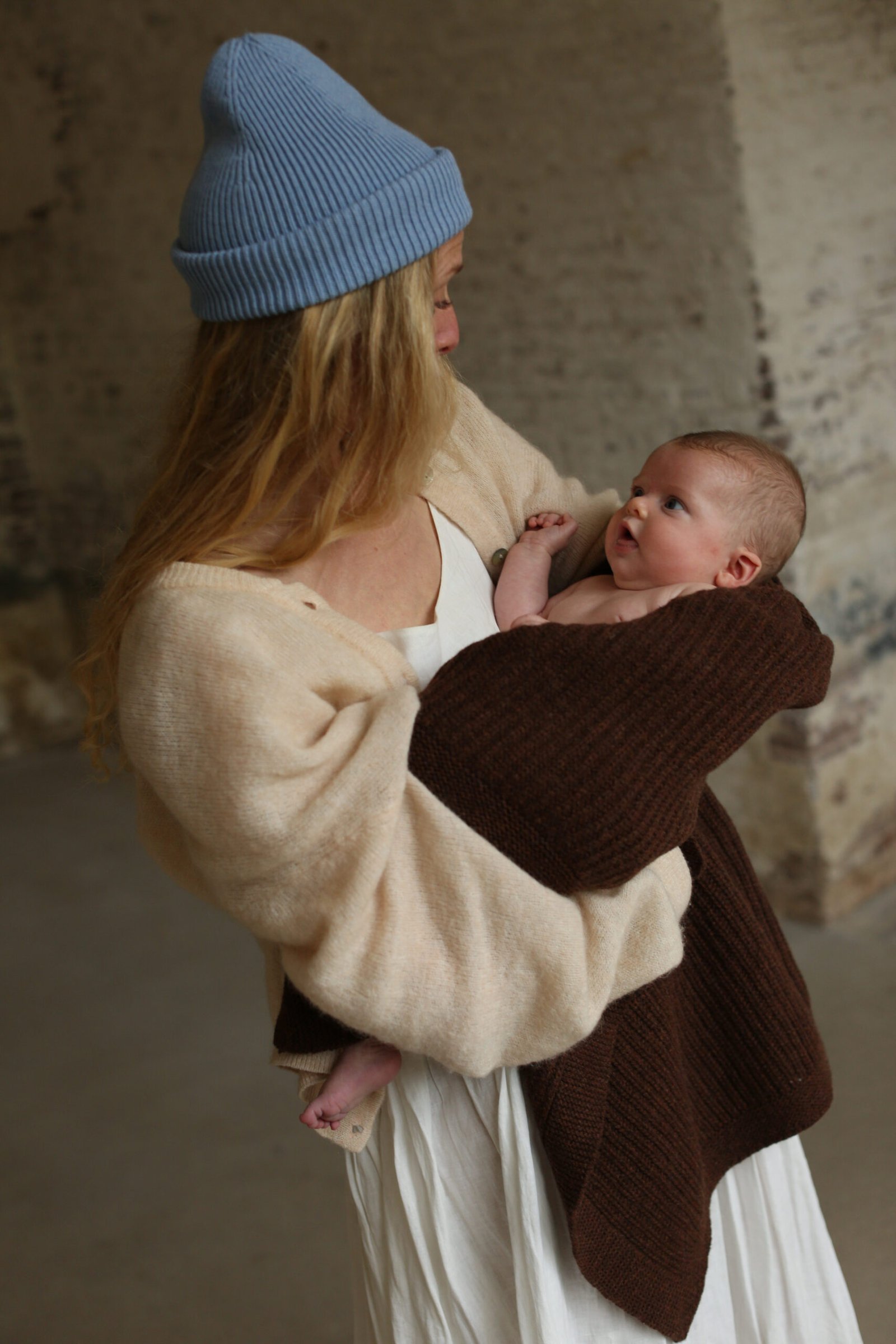 gallery image Hvid Blanket Kiki Dark Brown
