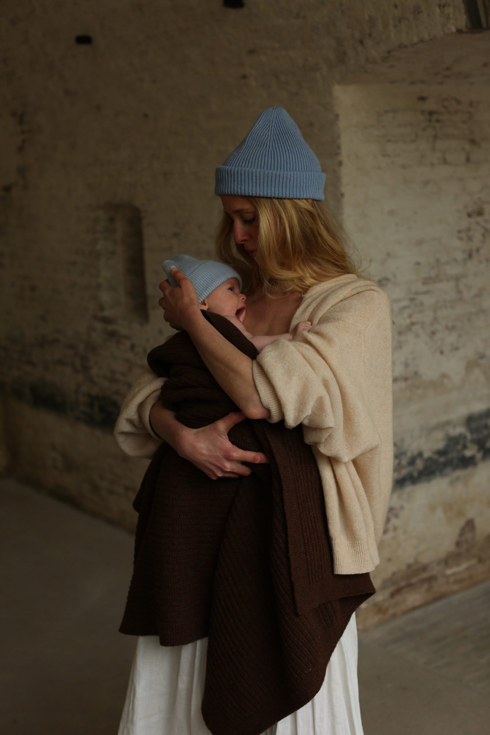 gallery image Hvid Blanket Kiki Dark Brown