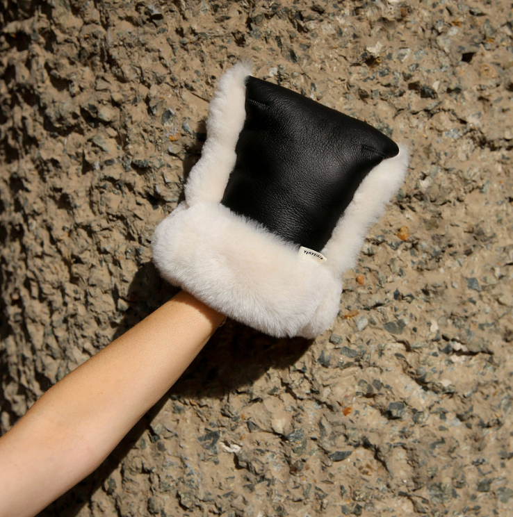 gallery image BINIBAMBA COATED SHEEPSKIN BUGGY MITTENS – NOIR + MILK