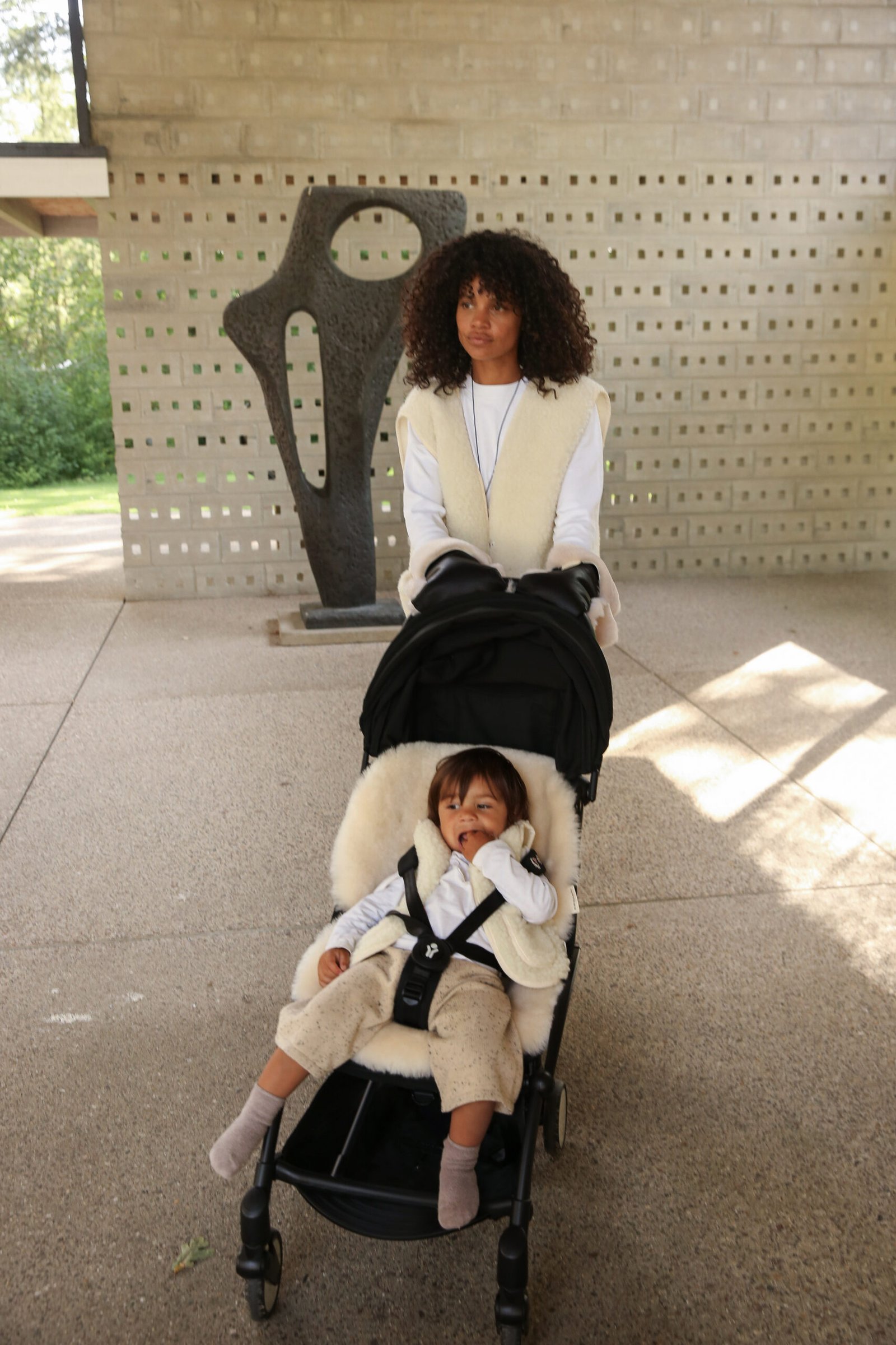 gallery image BINIBAMBA MILK Snuggler®  Luxe schapenvacht buggy inleg