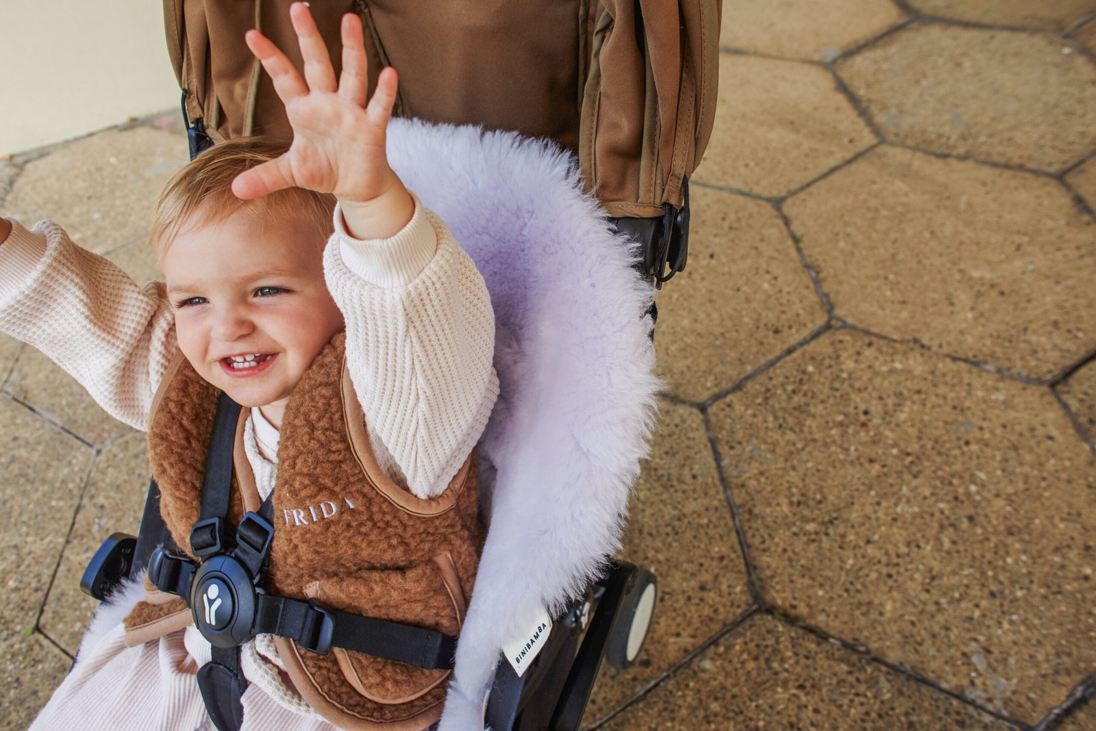 gallery image BINIBAMBA Parmaviolet Snuggler®  Luxe schapenvacht buggy inleg