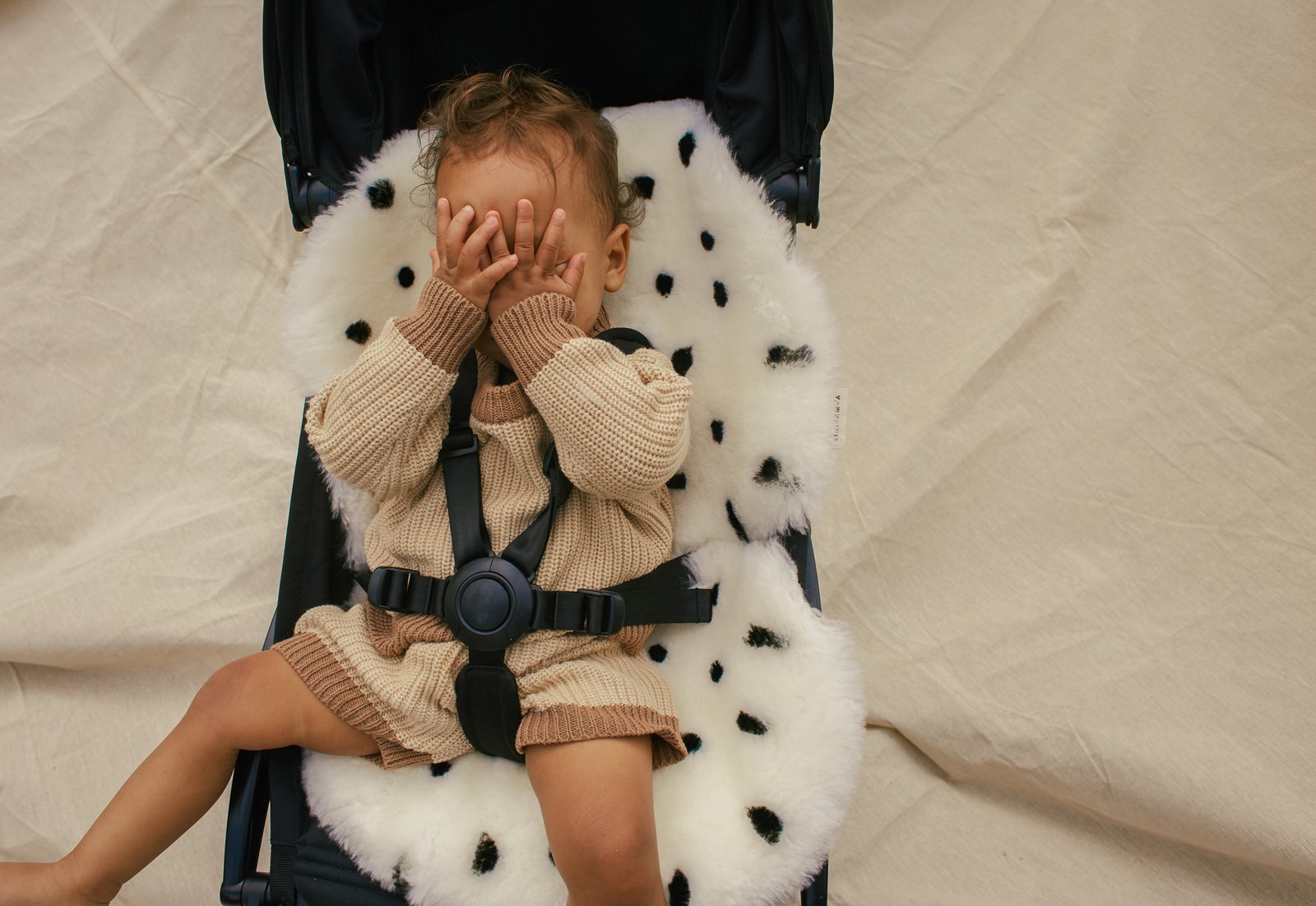 gallery image BINIBAMBA Dalmatian Snuggler®  Luxe schapenvacht buggy inleg