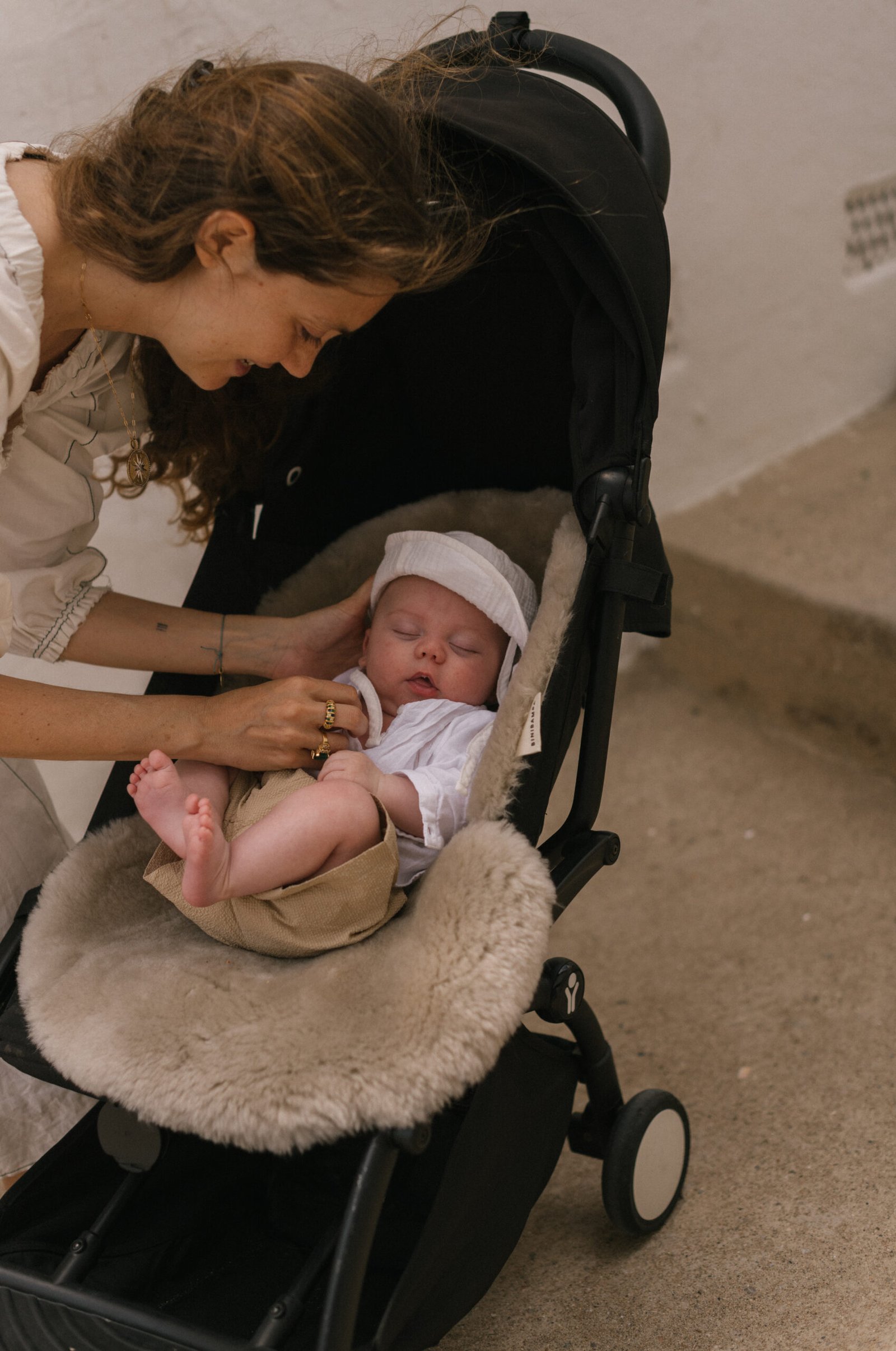 gallery image BINIBAMBA Toast Snuggler®  Luxe schapenvacht buggy inleg